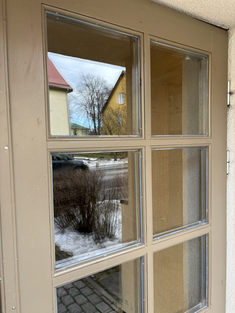 klaaspaketi vahetus plastaknal professionaalse paigaldusega