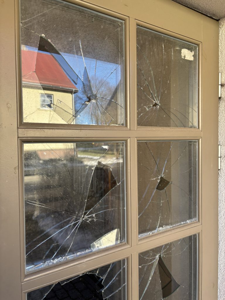klaaspaketi vahetuse hind ja akna klaasi vahetus